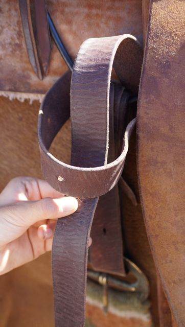 HOW TO CINCH A LEATHER LATIGO - Natural Horseman Saddles